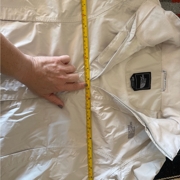 Cream Women’s Northface rain jacket size M - Picture 6 of 6